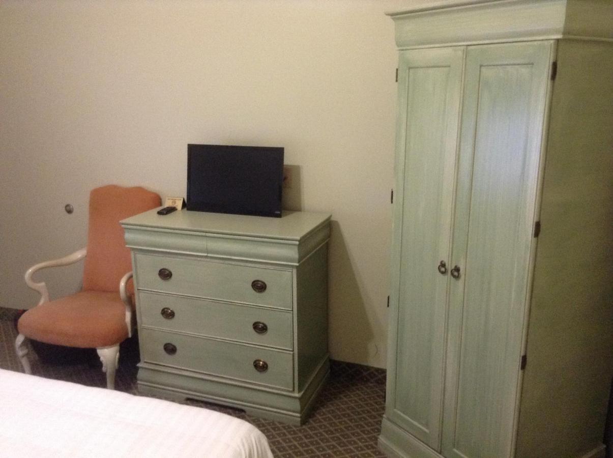 | The Prytania Oaks