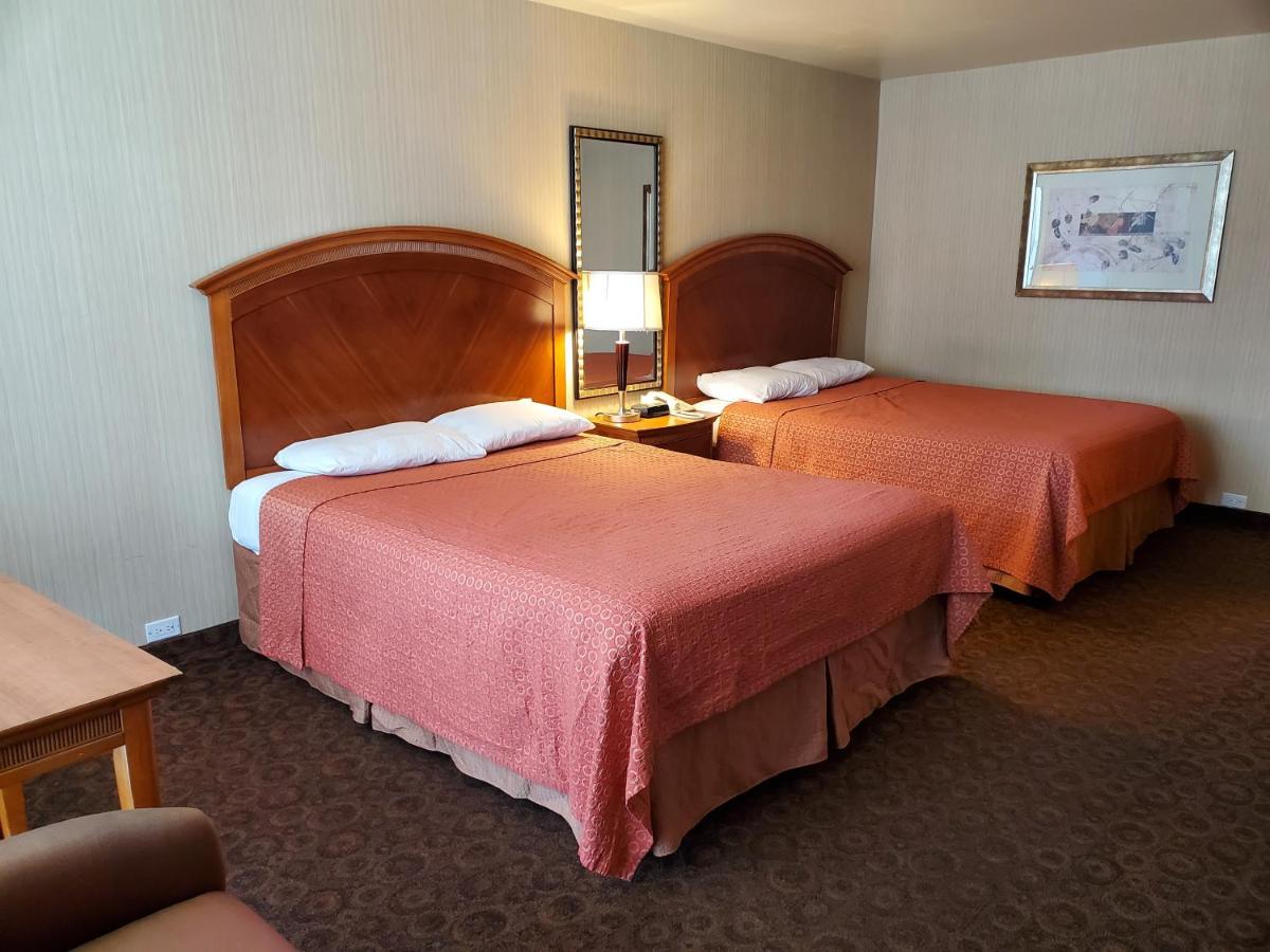 Queen Room with Two Queen Beds at Royal Pacific Motor Inn