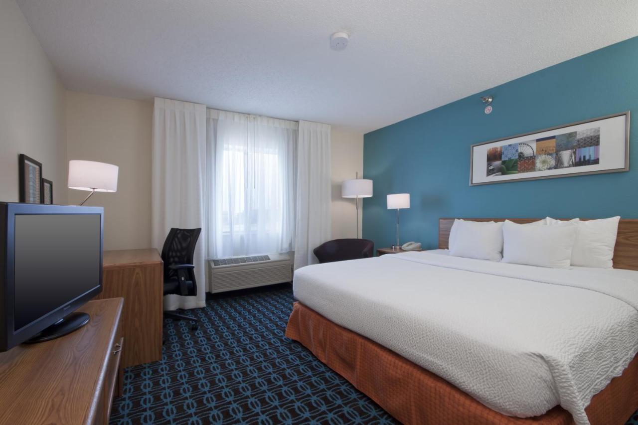 Deluxe King Room - Non-Smoking at Spark by Hilton Moline Quad Cities