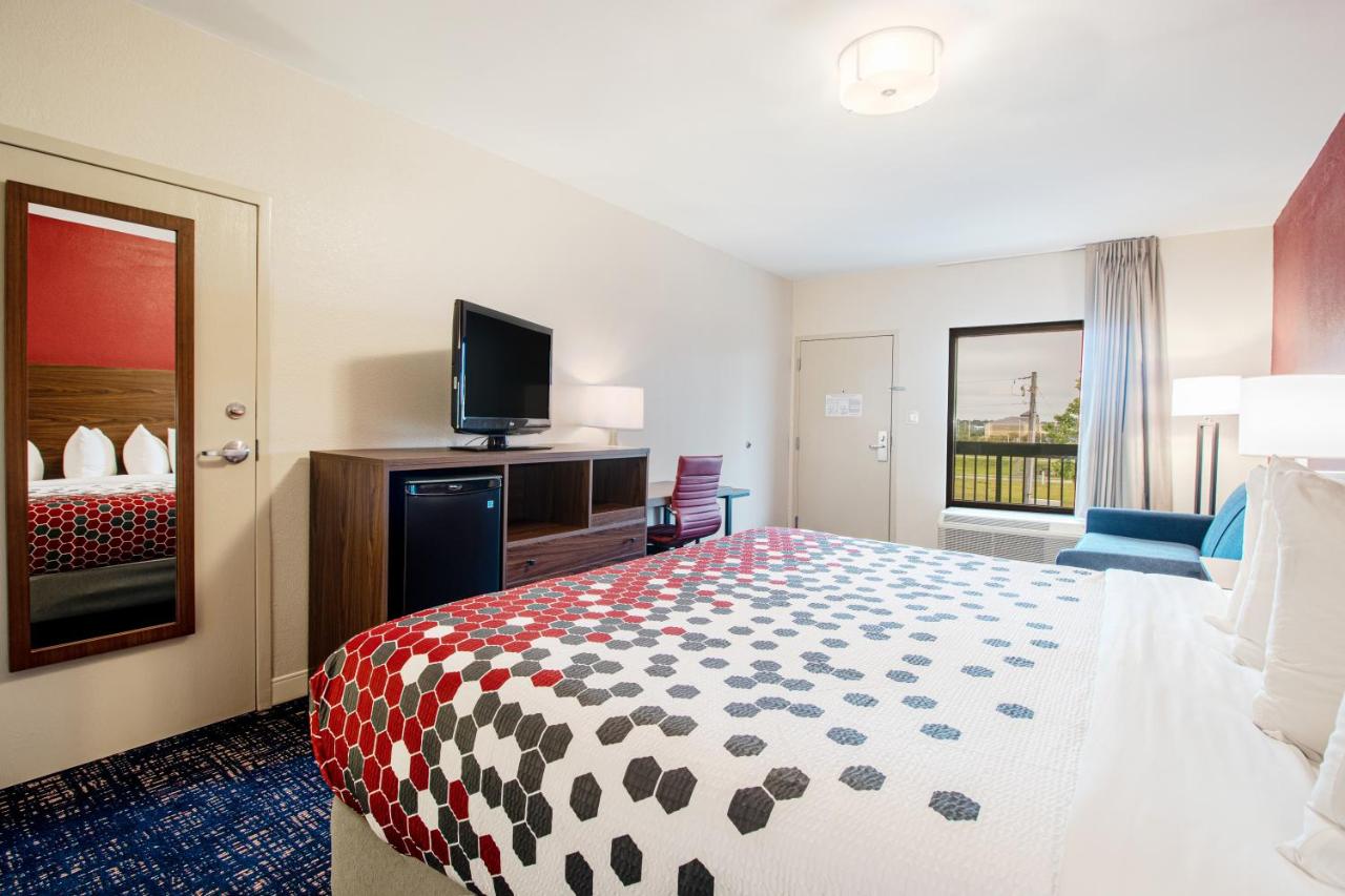 King Room - Non-Smoking at Econo Lodge Inn & Suites Foley - North Gulf Shores