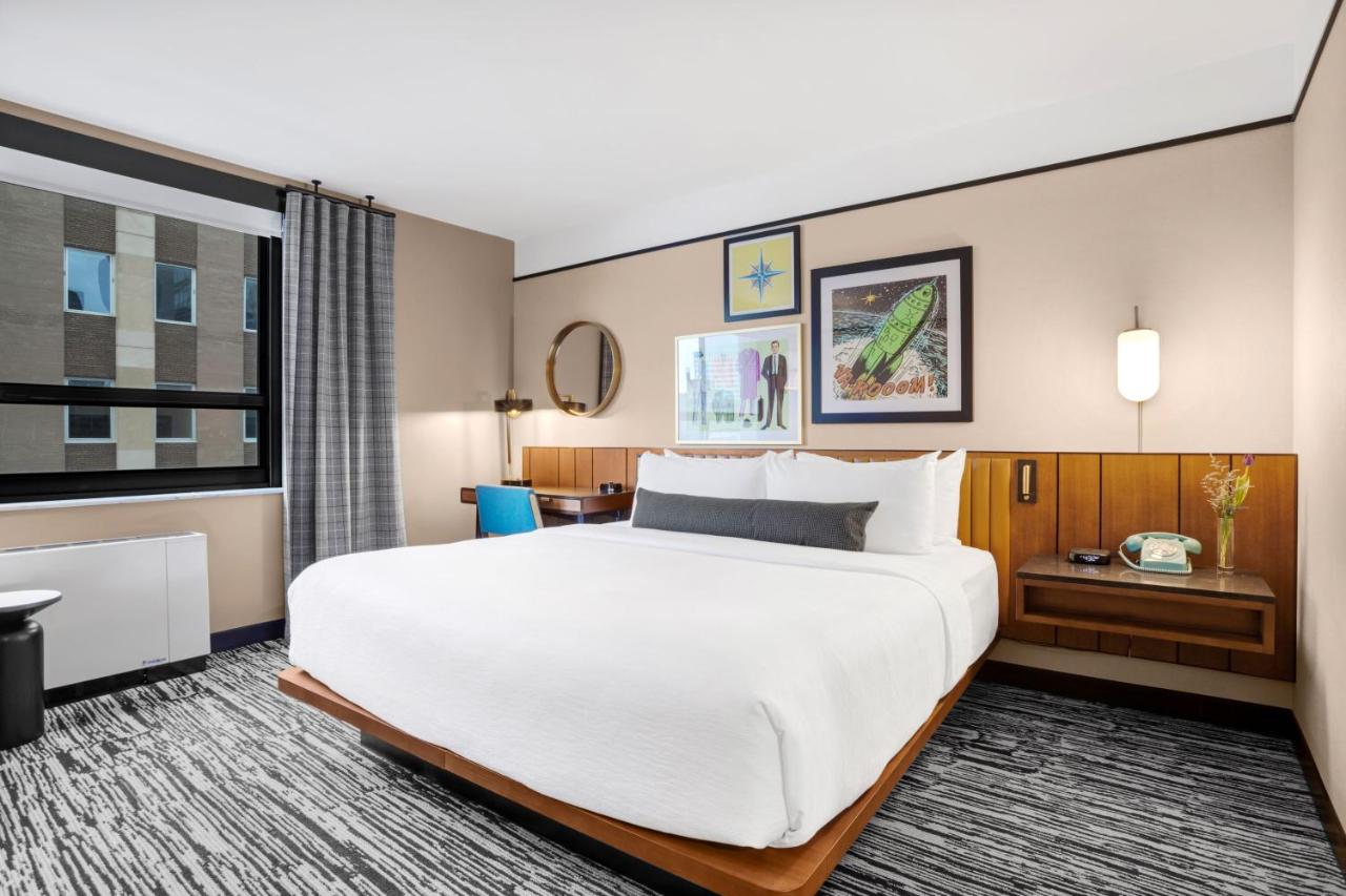 Standard King Room - Communication Accessible at Hotel Indigo Minneapolis Downtown by IHG