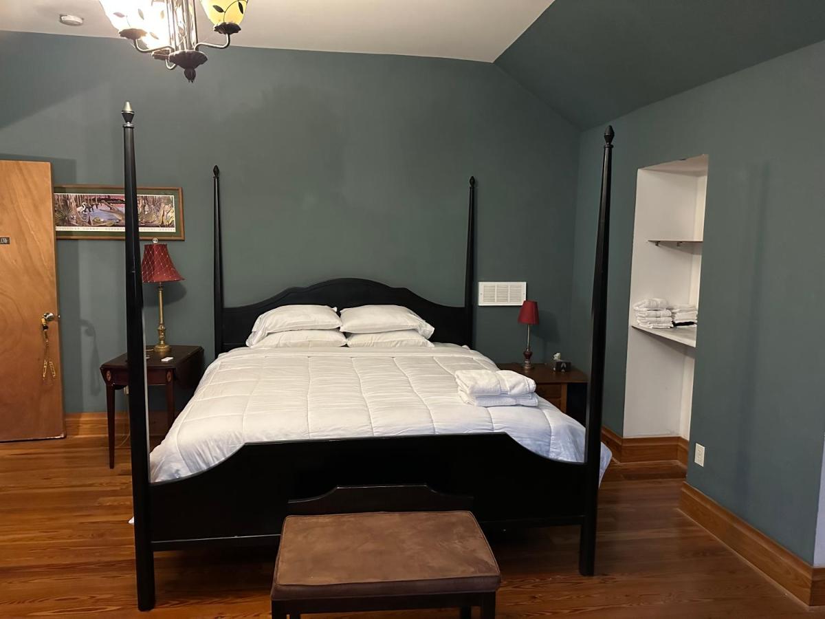 | Oakview Bed and Breakfast