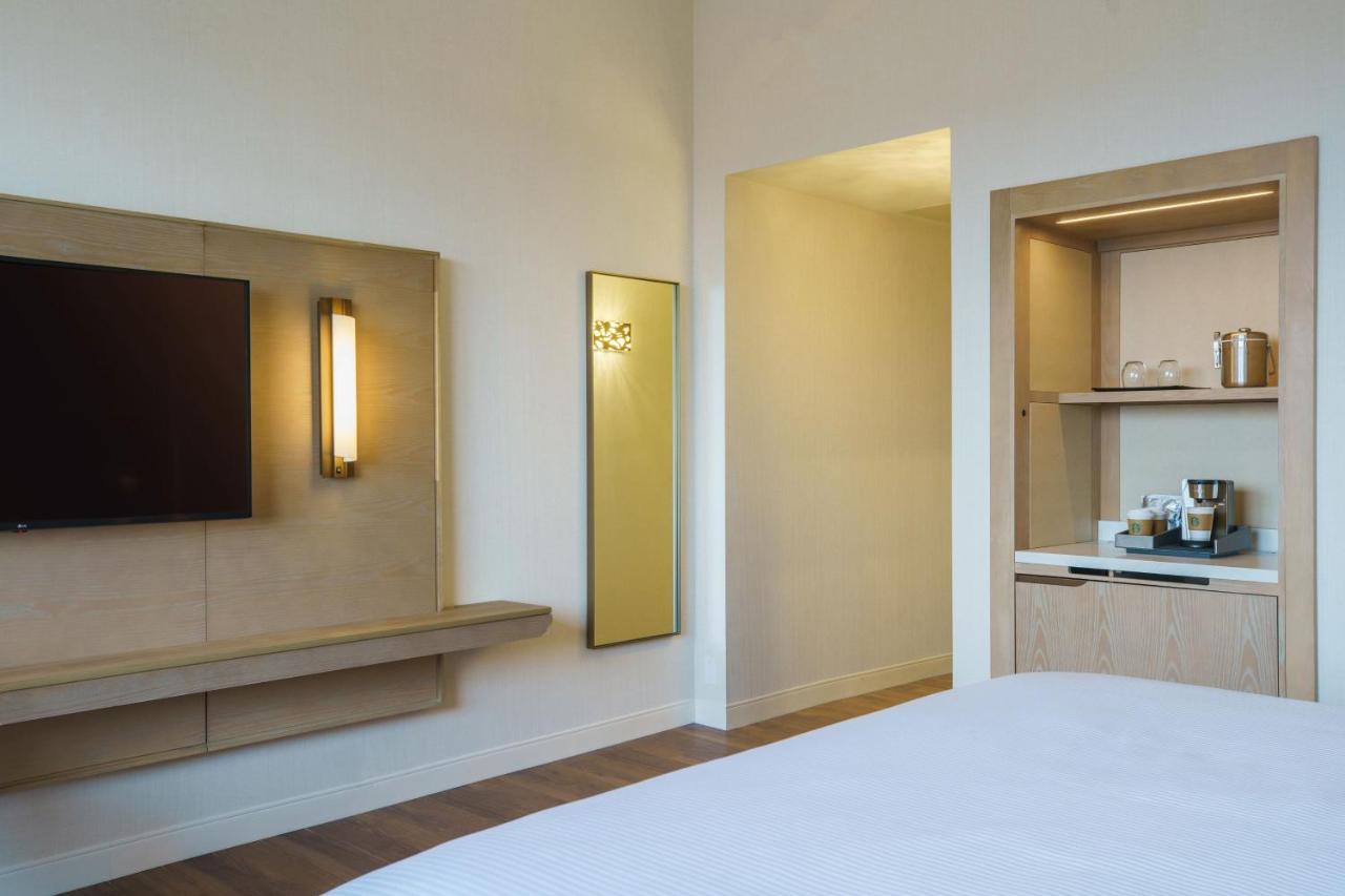 1 King Bed High Floor at The Westin O'Hare