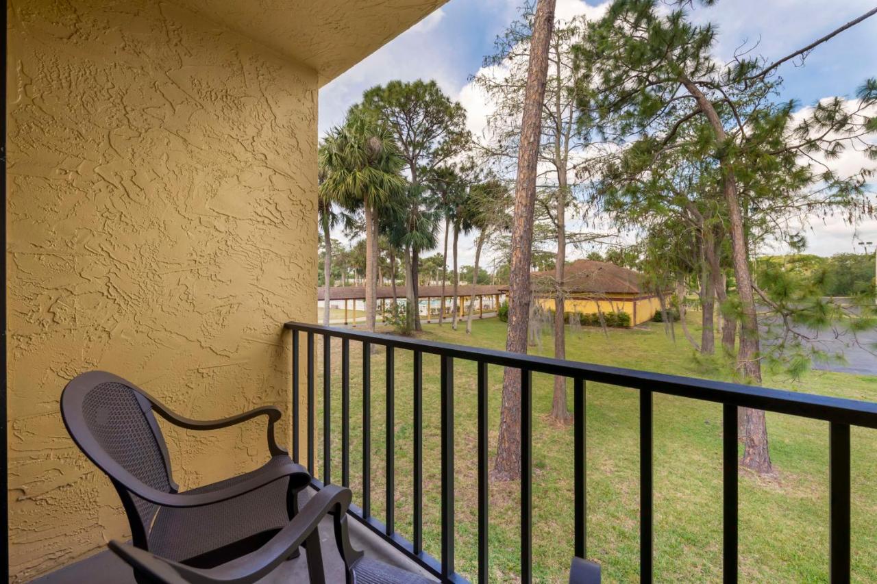 King Room with Balcony - Non-Smoking at Best Western International Speedway Hotel