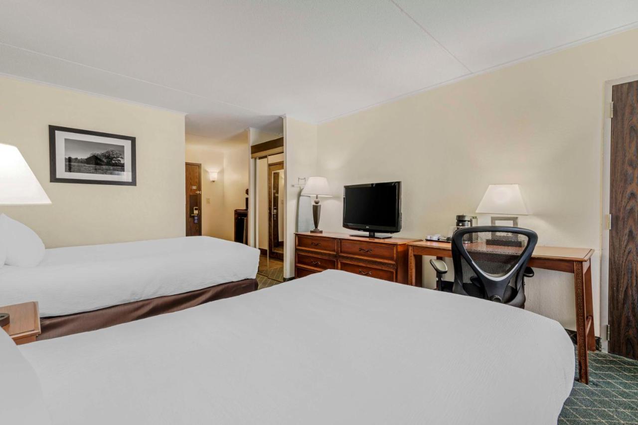 Quadruple Room - Disability Access at Best Western Plus Augusta Civic Center Inn