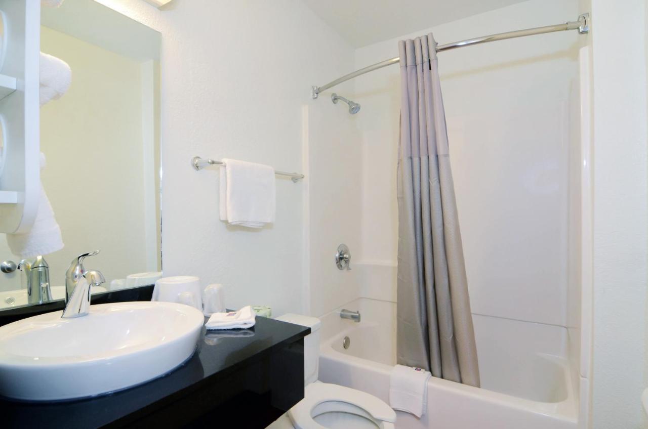 | Motel 6-North Palm Springs, CA - North