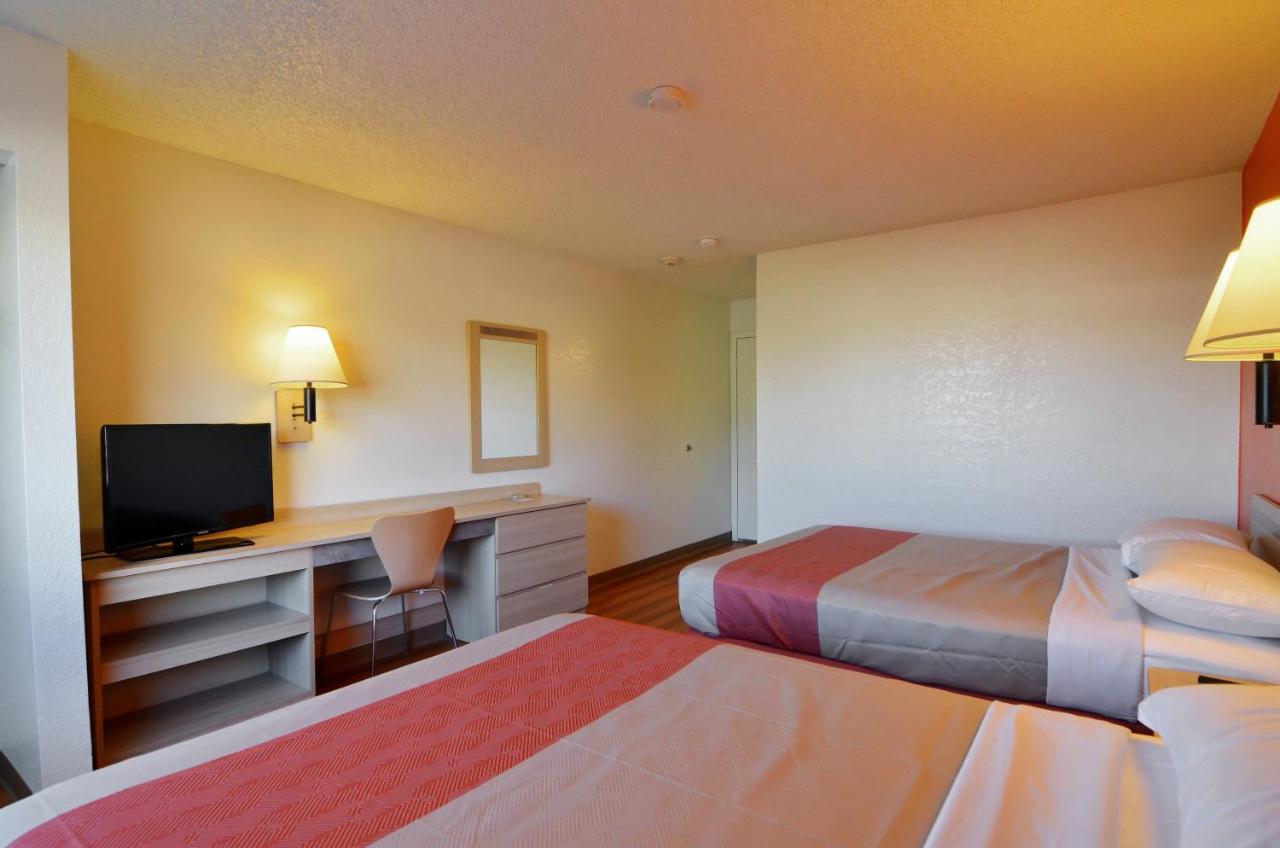 | Motel 6-North Palm Springs, CA - North
