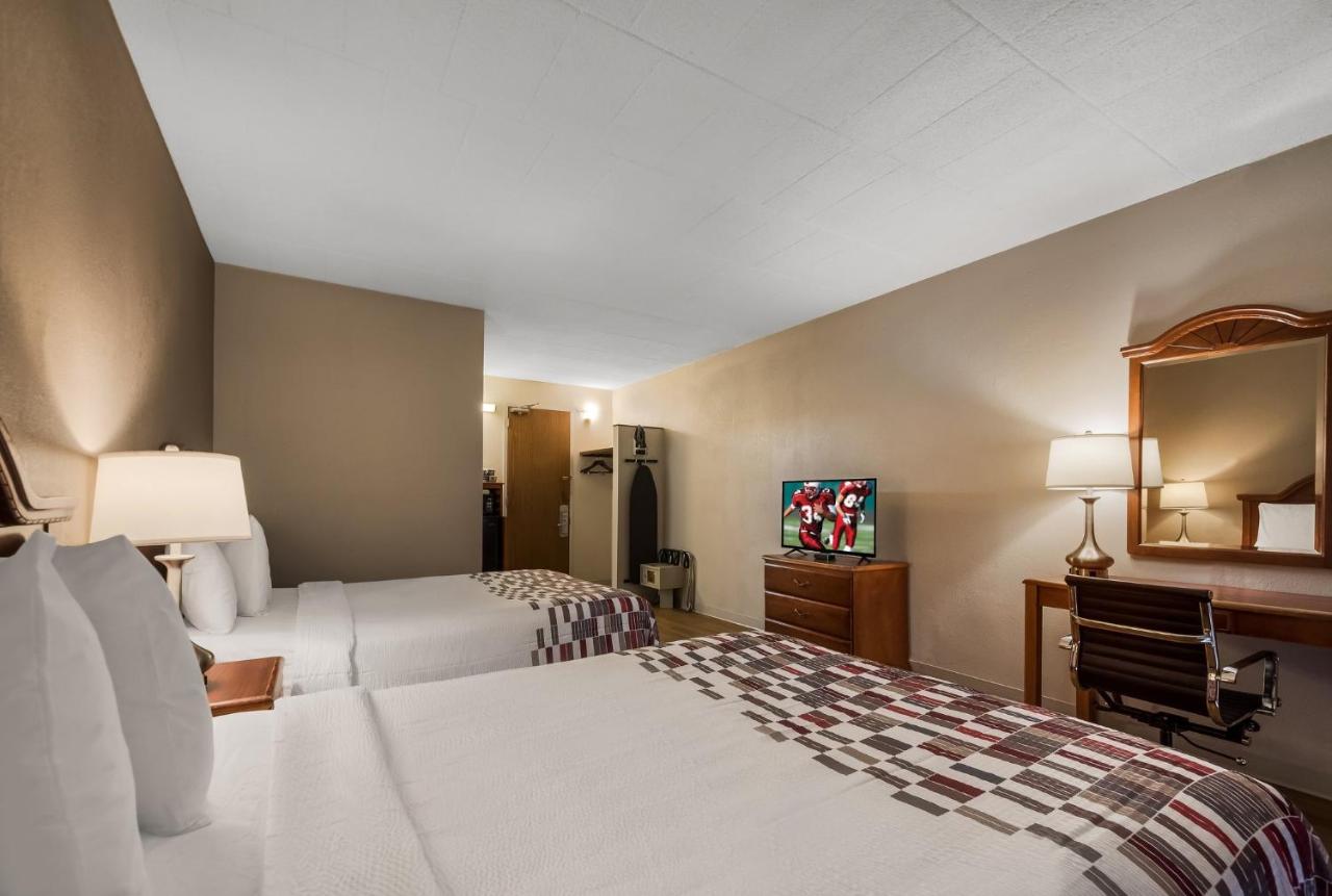 Deluxe Double Room at Red Roof Inn & Suites Newark - University