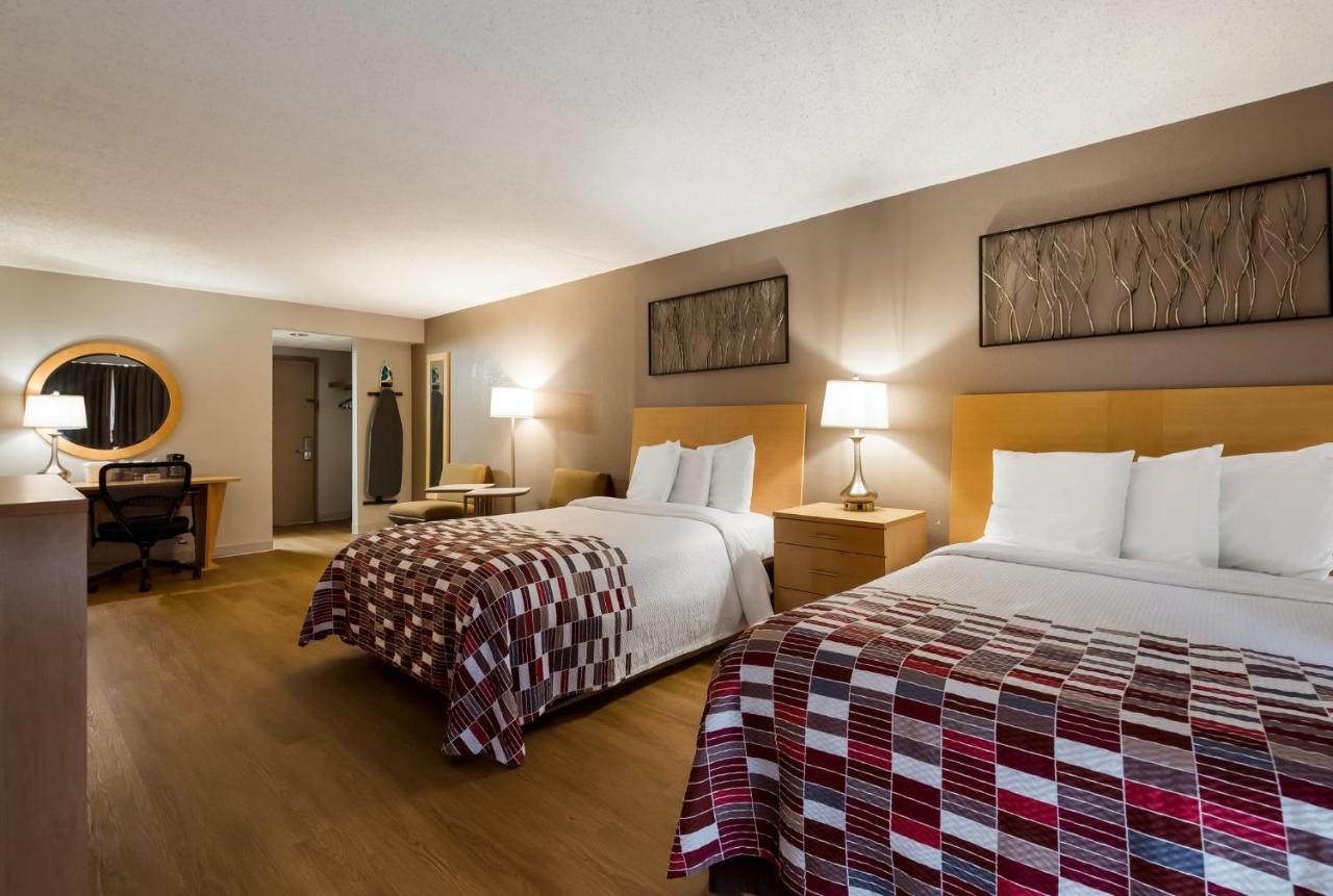 Double Room at Red Roof Inn & Suites Newark - University