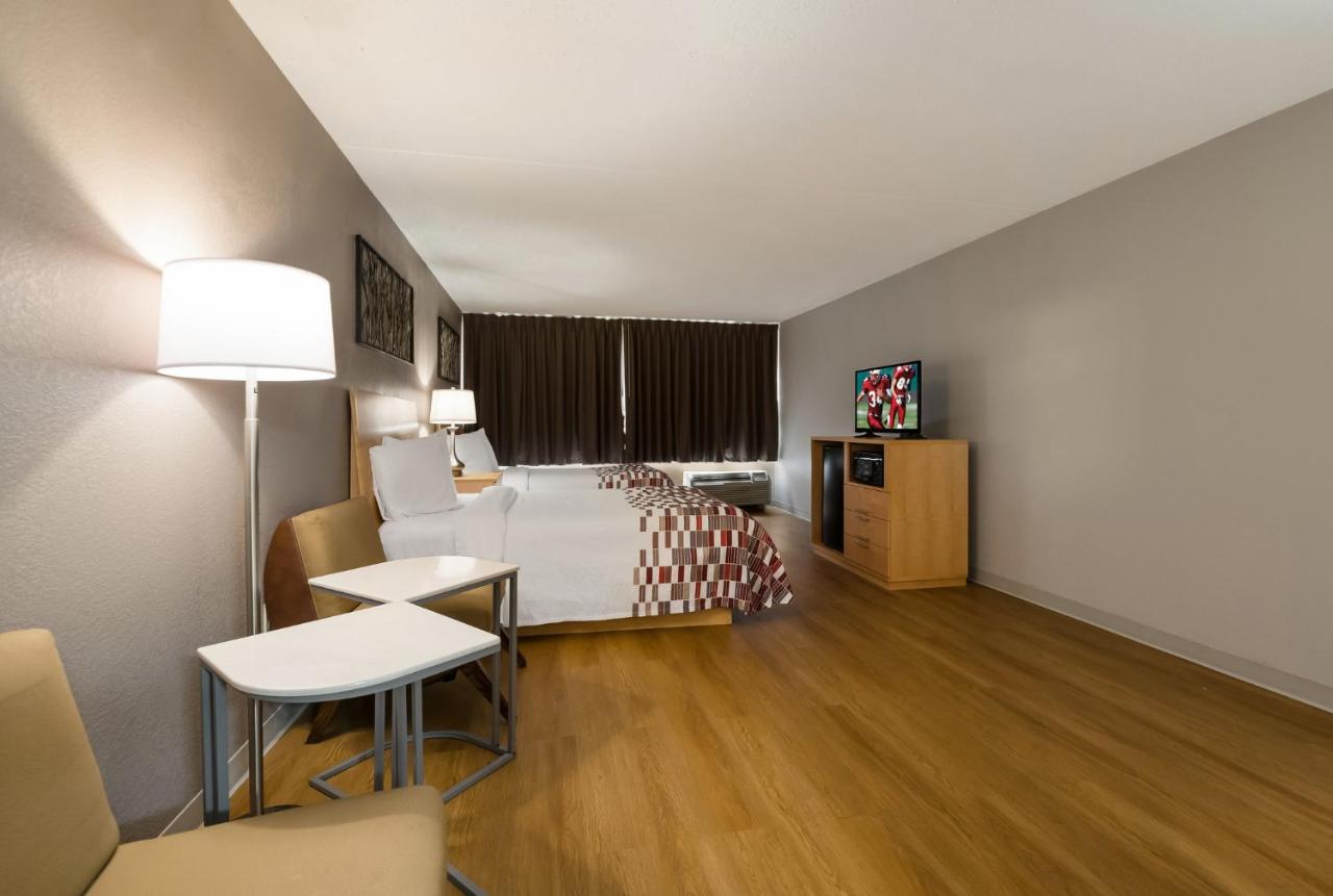 Double Room at Red Roof Inn & Suites Newark - University