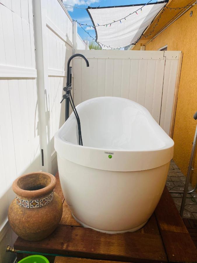 Deluxe King Studio at Mi Kasa Hot Springs 420, Adults only, Clothing Optional