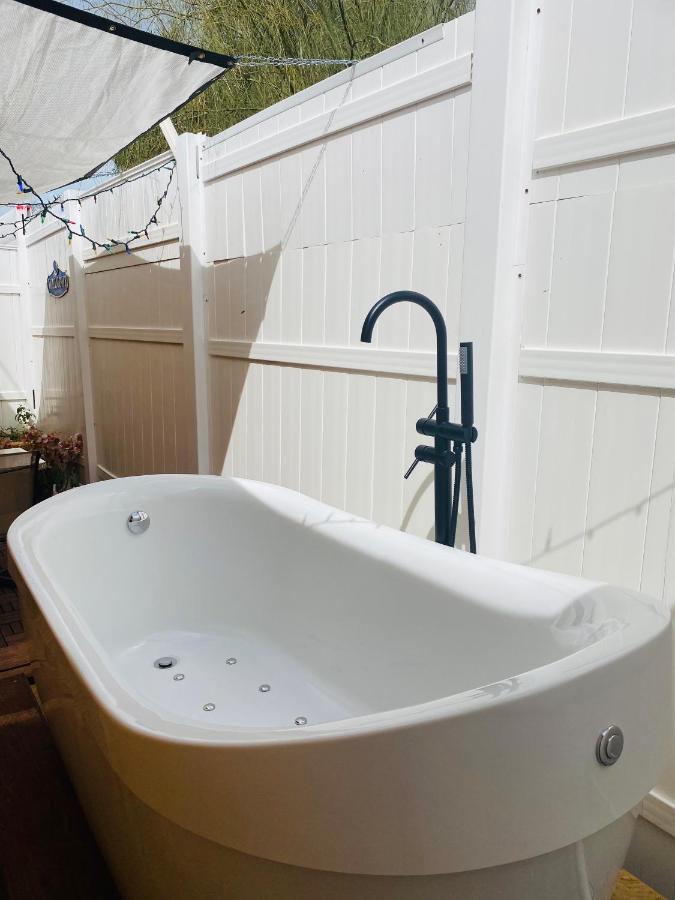 Deluxe King Studio at Mi Kasa Hot Springs 420, Adults only, Clothing Optional