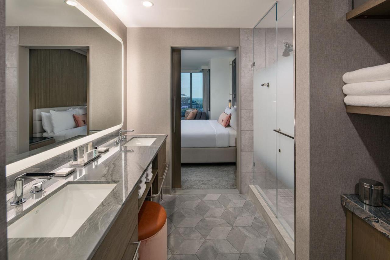 Large Corner King Room - High Floor at JW Marriott Charlotte