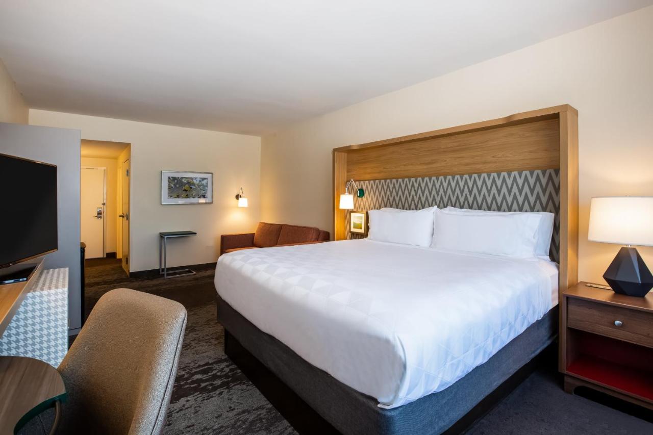 King Room - Non-Smoking at Holiday Inn Gulfport Airport by IHG