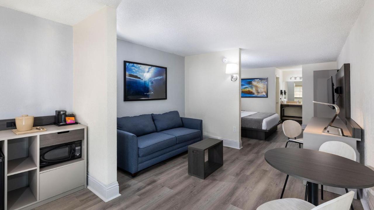 Premium King Suite at Avanti International Resort