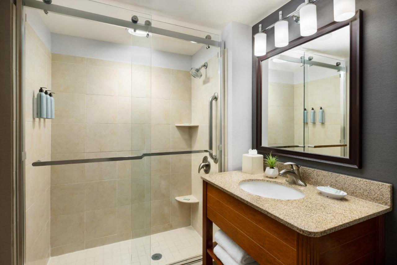 Guest Room Two Double Beds at Courtyard by Marriott Atlantic City Beach Block