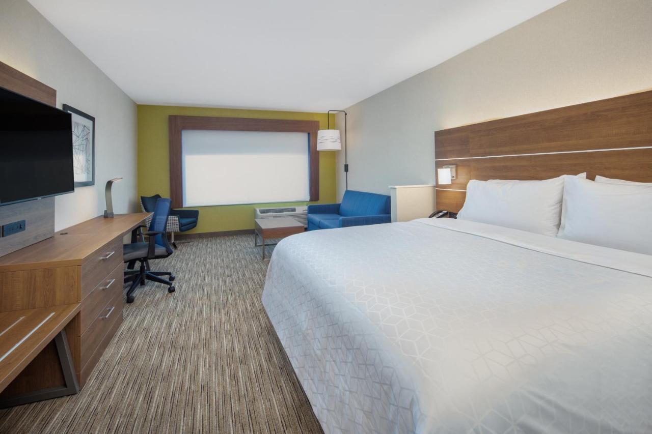 | Holiday Inn Express & Suites - Chico, an IHG Hotel