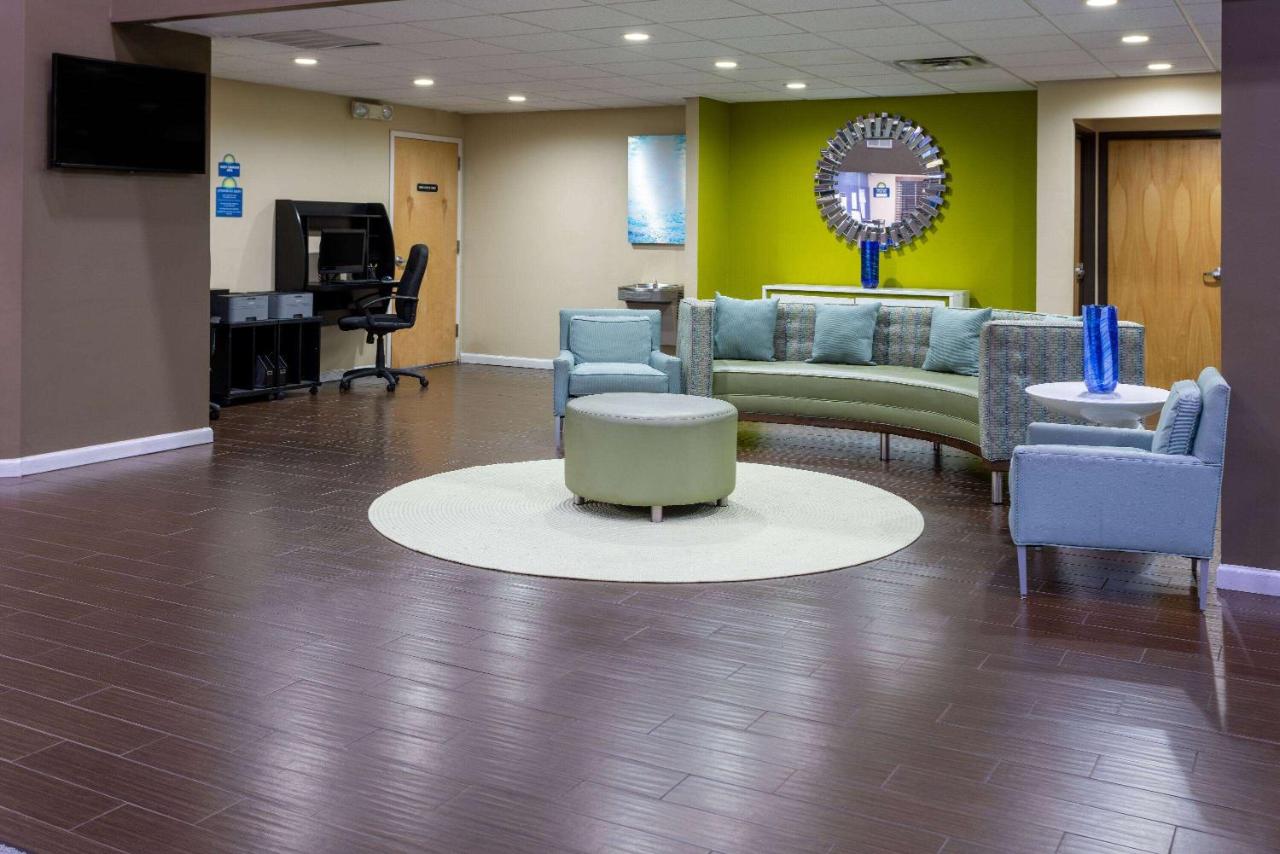 | Days Inn & Suites by Wyndham Cherry Hill - Philadelphia