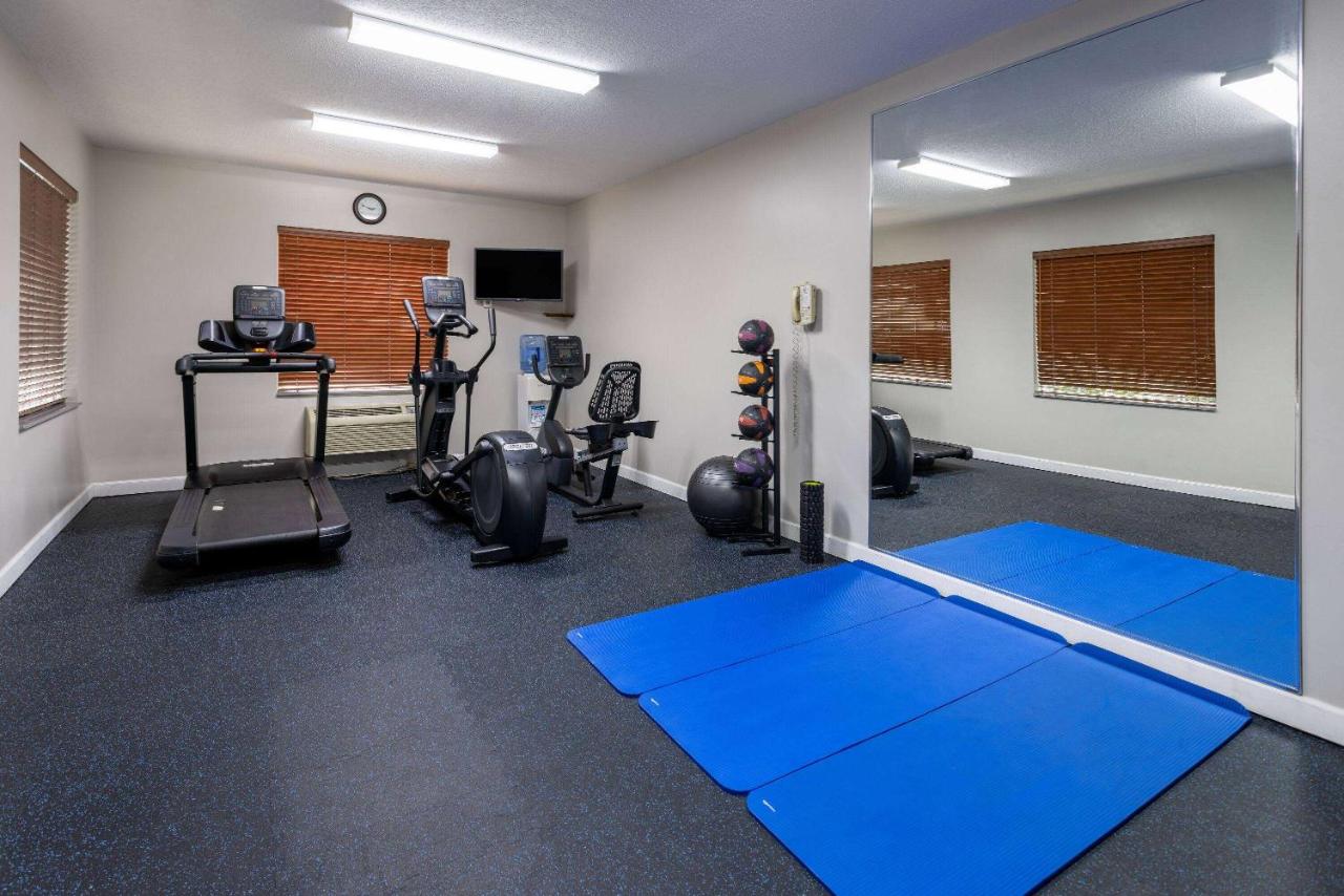 | Days Inn & Suites by Wyndham Cherry Hill - Philadelphia