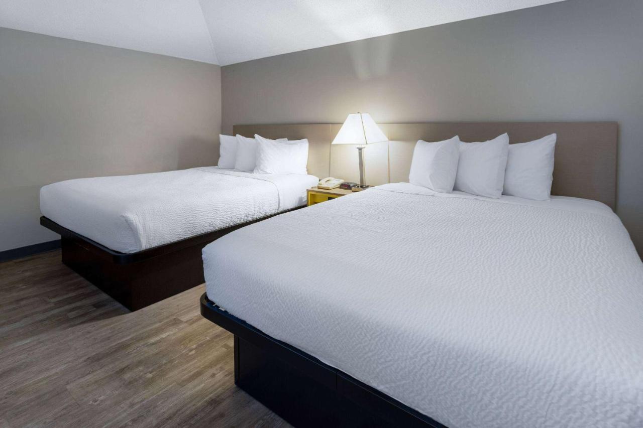 | Days Inn & Suites by Wyndham Cherry Hill - Philadelphia