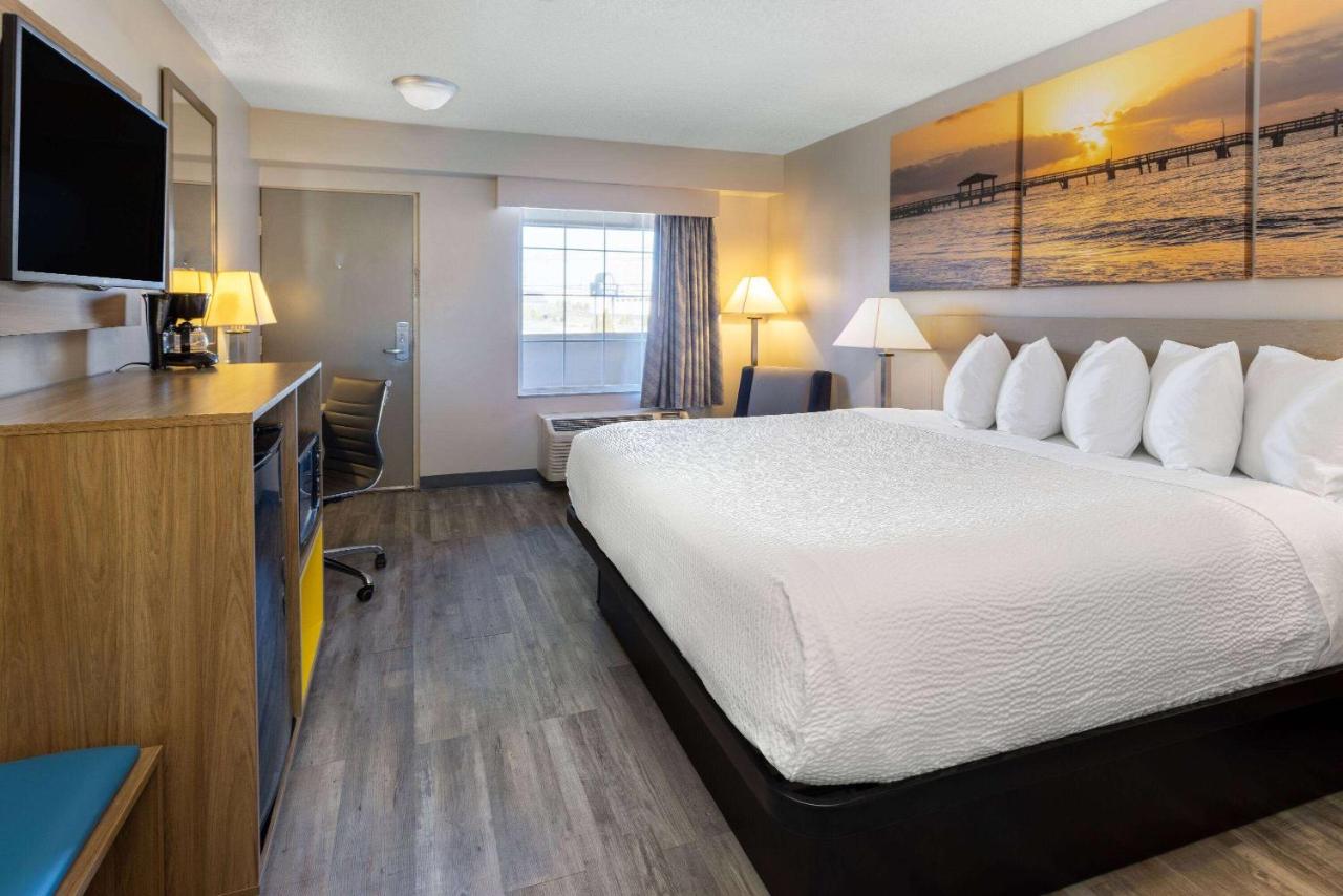 | Days Inn & Suites by Wyndham Cherry Hill - Philadelphia