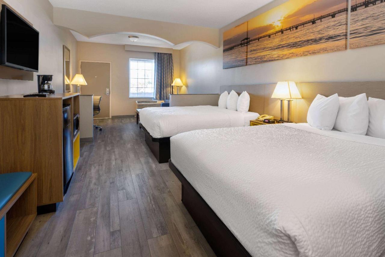 | Days Inn & Suites by Wyndham Cherry Hill - Philadelphia