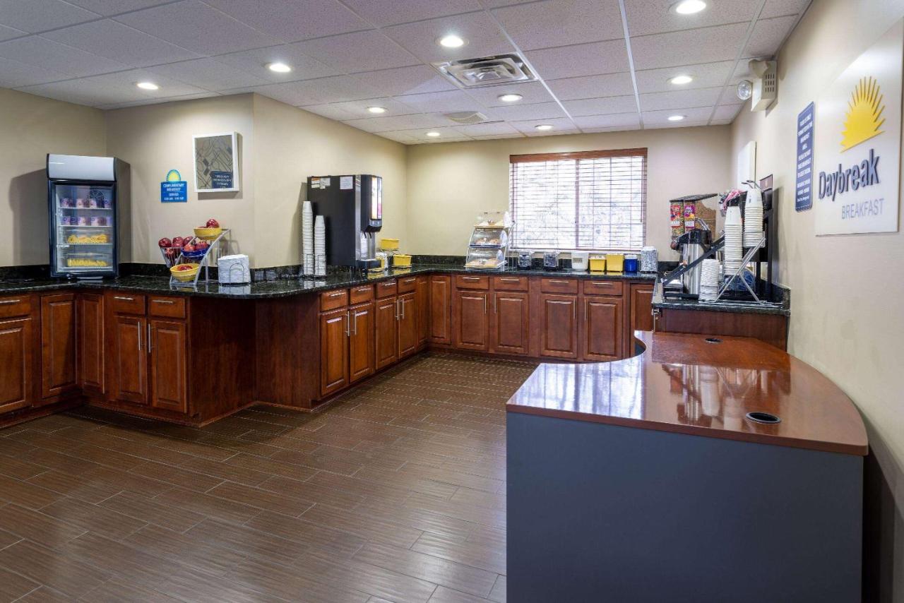 | Days Inn & Suites by Wyndham Cherry Hill - Philadelphia