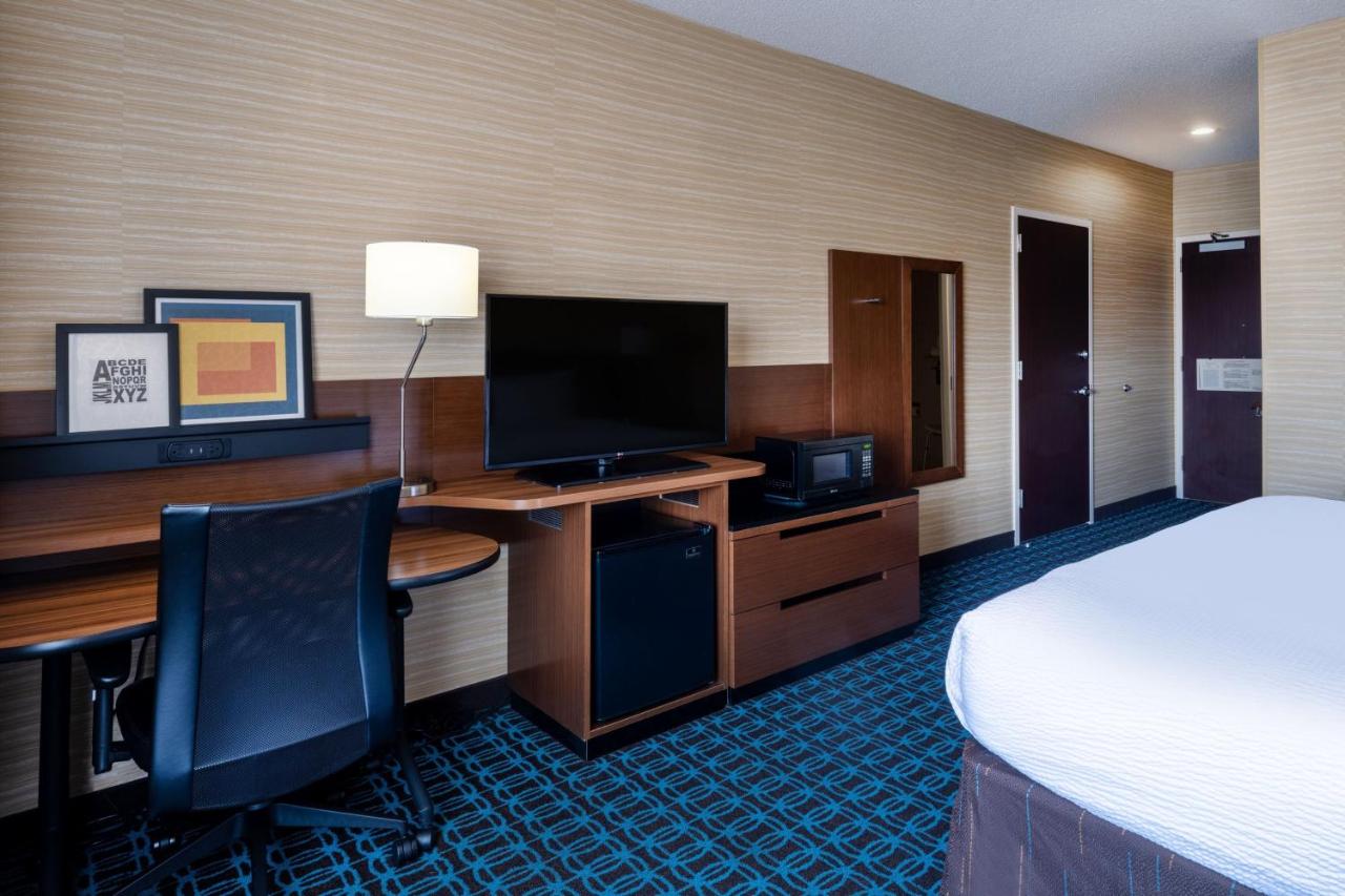 King Room at Fairfield Inn and Suites by Marriott Denver Aurora/ Medical Center