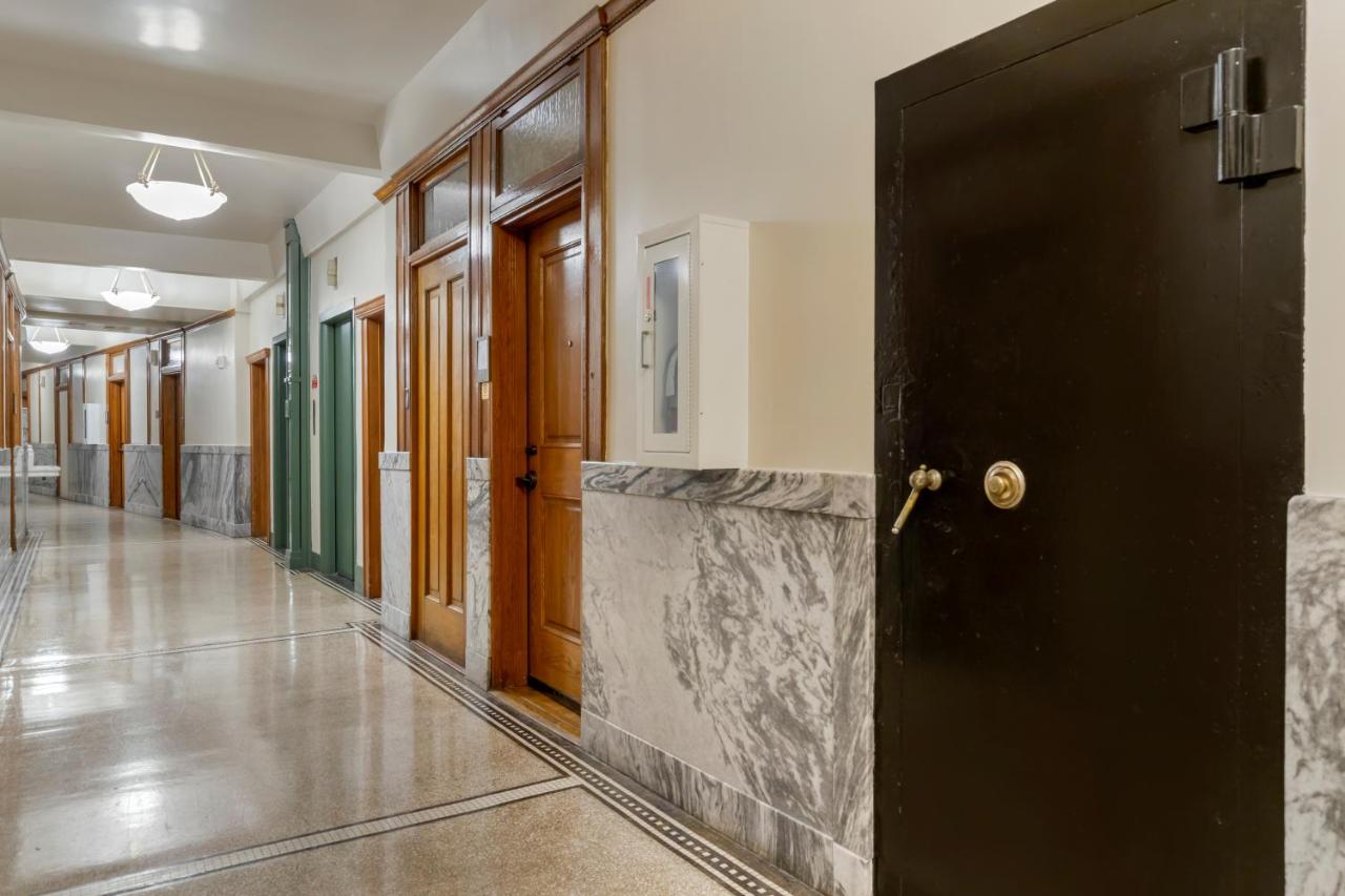 Queen Room - Disability Access at Hotel Gibbs Downtown Riverwalk
