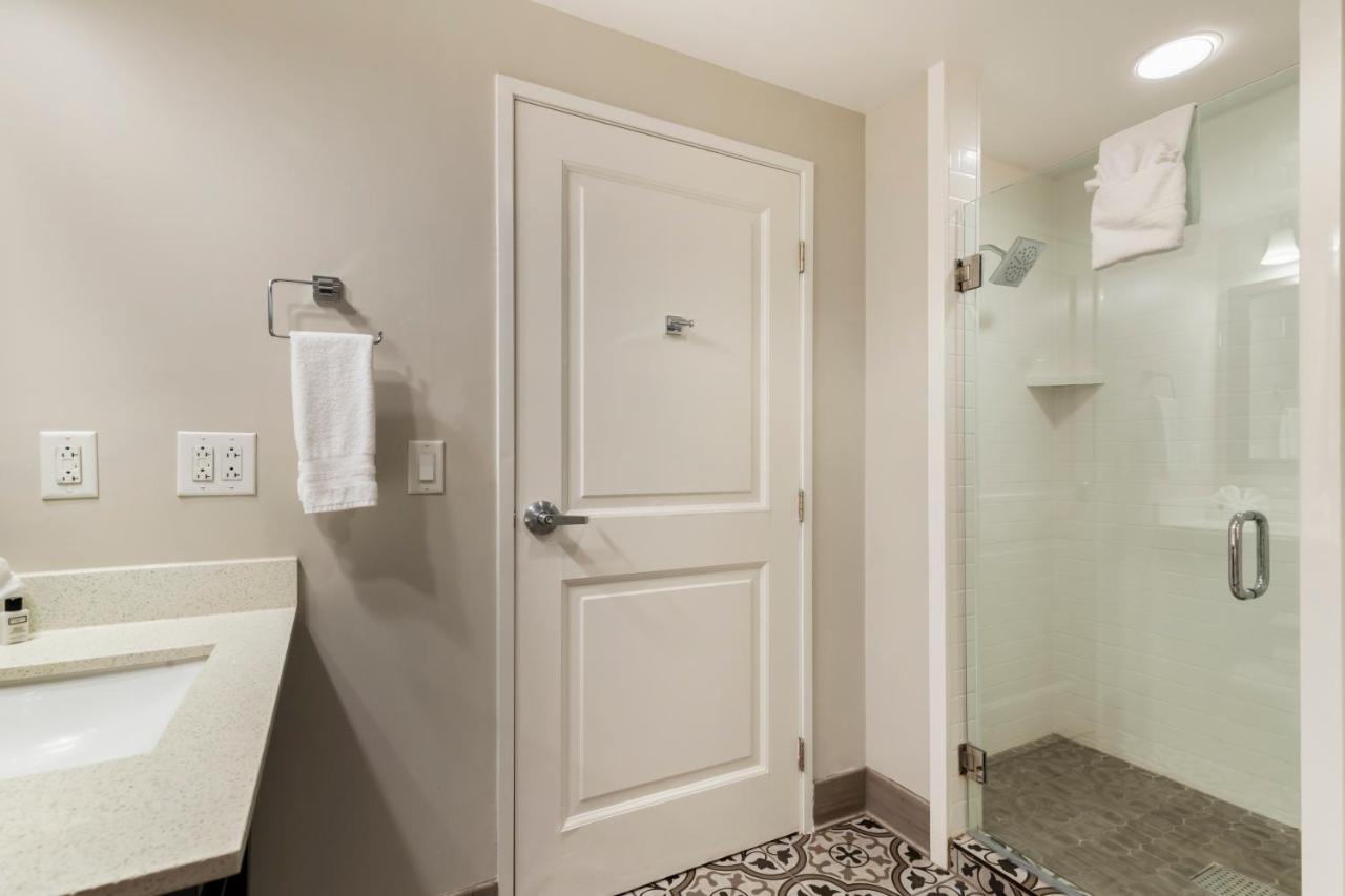 Queen Room at Hotel Gibbs Downtown Riverwalk