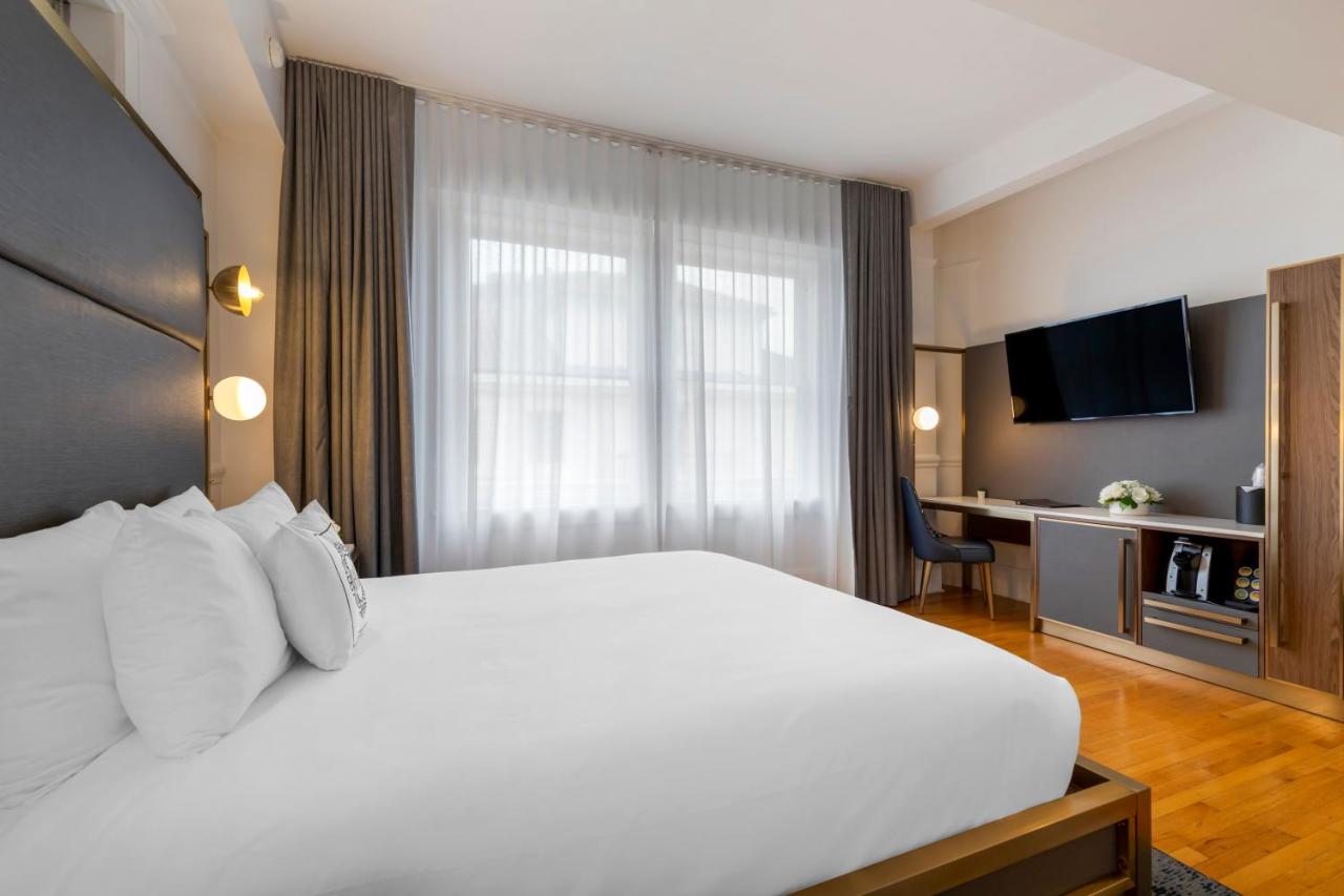 King Room at Hotel Gibbs Downtown Riverwalk
