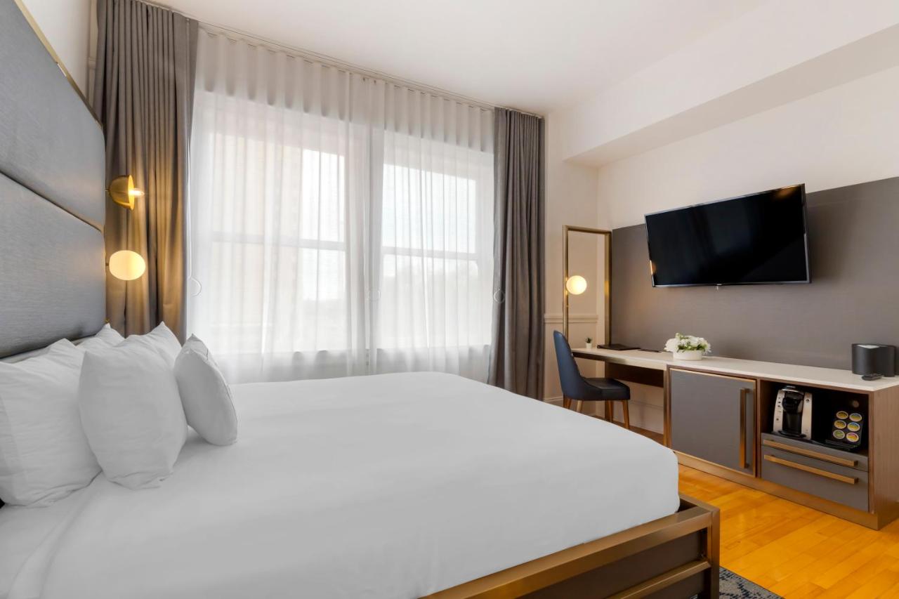 King Room at Hotel Gibbs Downtown Riverwalk