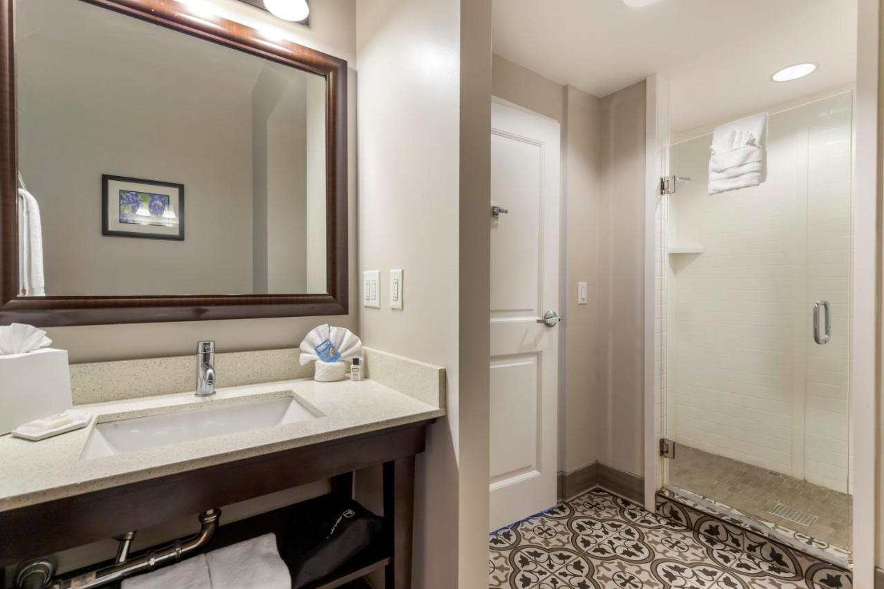King Room at Hotel Gibbs Downtown Riverwalk