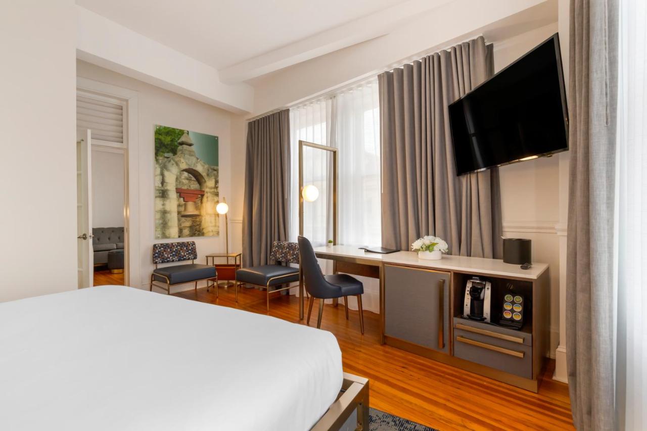 One-Bedroom King Suite with Sofa Bed at Hotel Gibbs Downtown Riverwalk