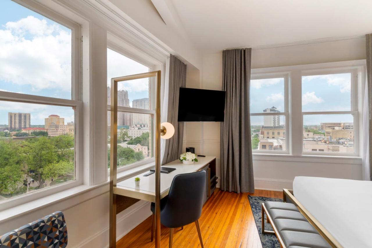 One-Bedroom King Suite with Sofa Bed at Hotel Gibbs Downtown Riverwalk