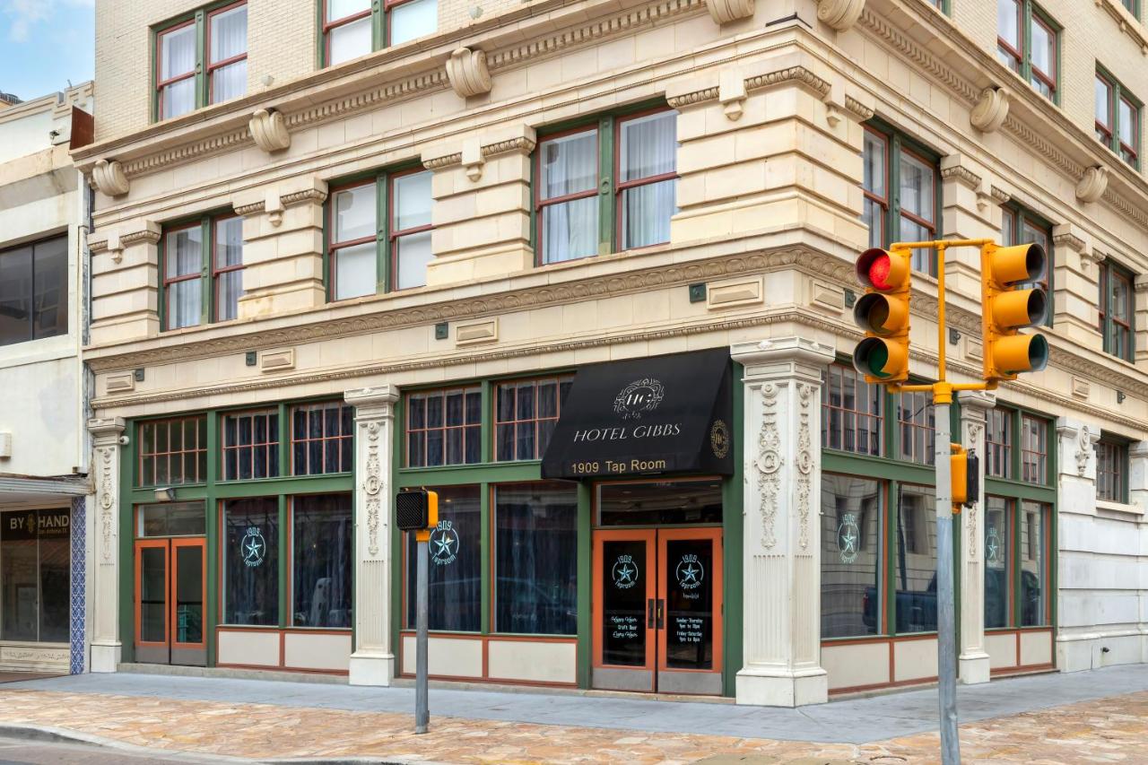 Queen Room - Disability Access at Hotel Gibbs Downtown Riverwalk