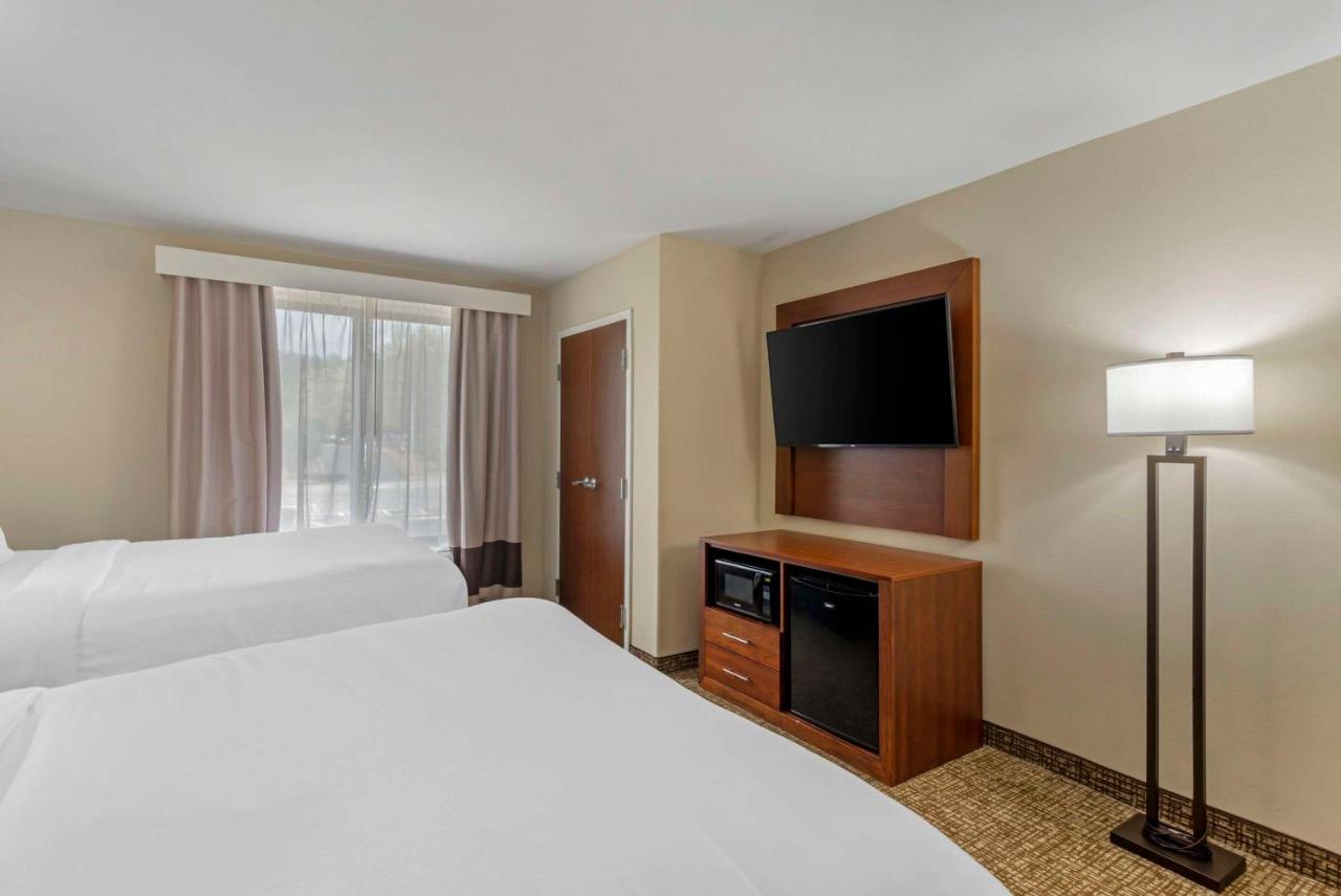 Queen Room with Two Queen Beds at Comfort Suites At Kennesaw State University