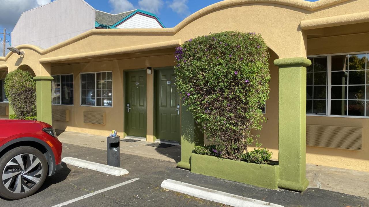  | Holiday Motel