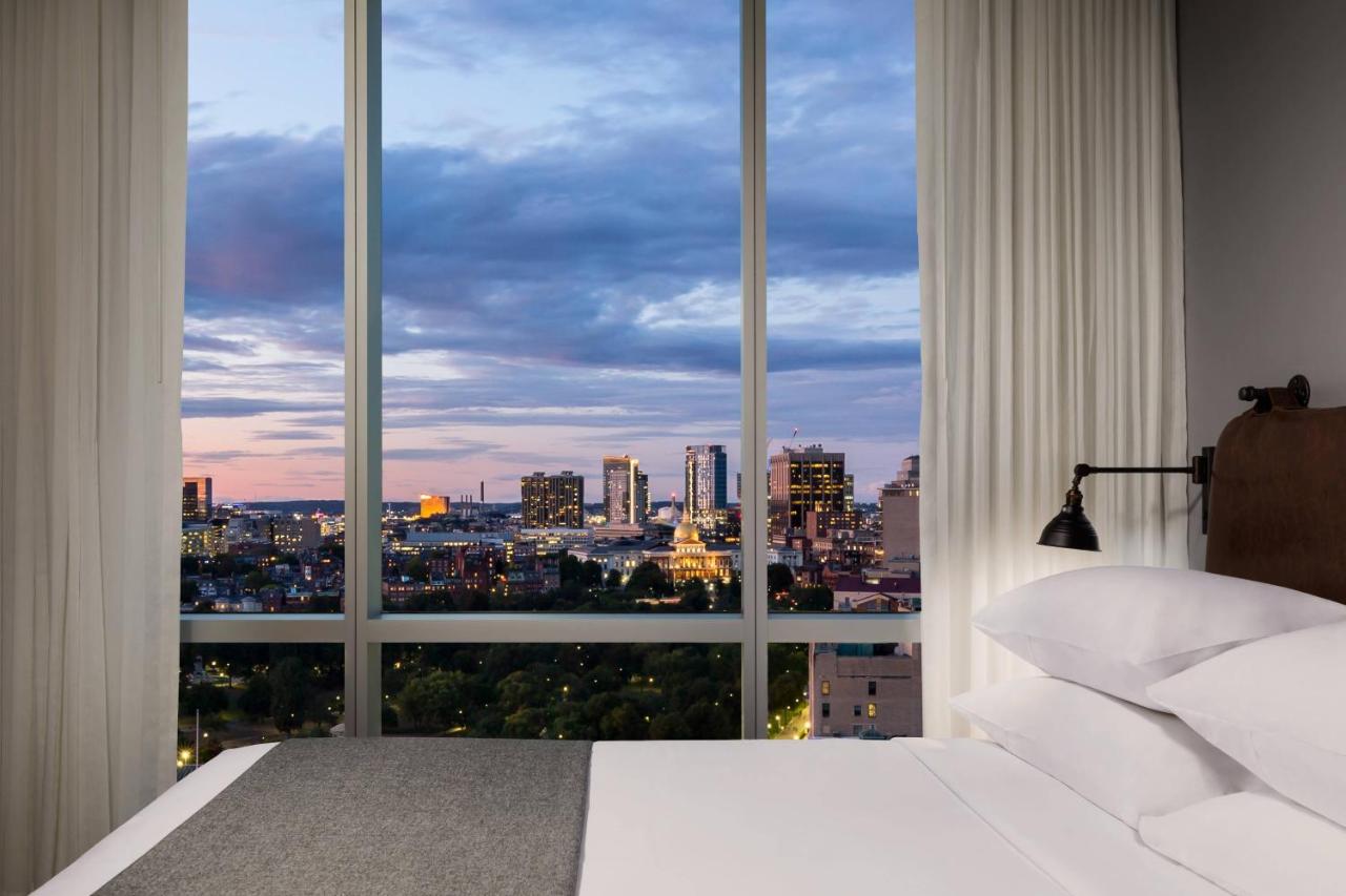 Center Stage, Guest room, 1 Queen, City view at Moxy Boston Downtown
