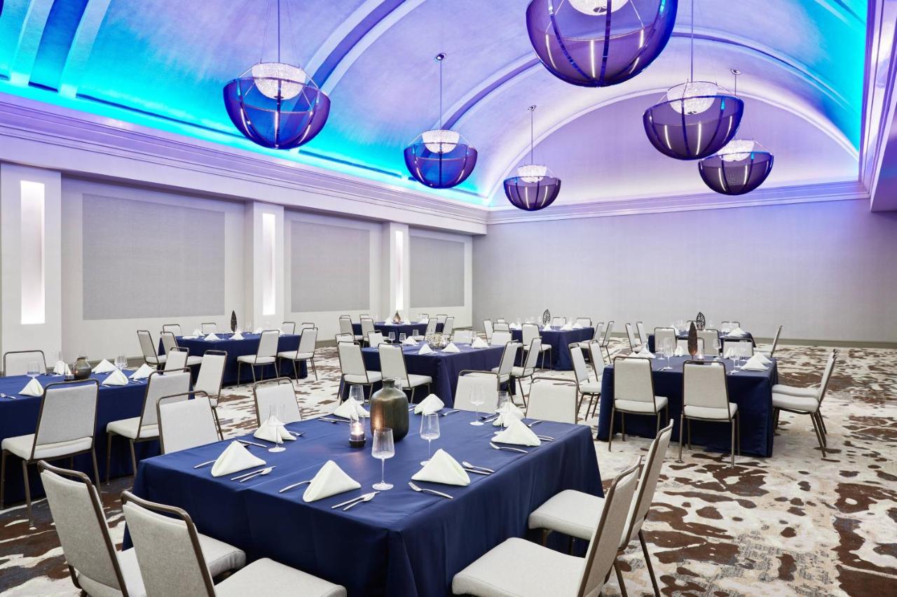 | AC Hotel by Marriott Houston Downtown