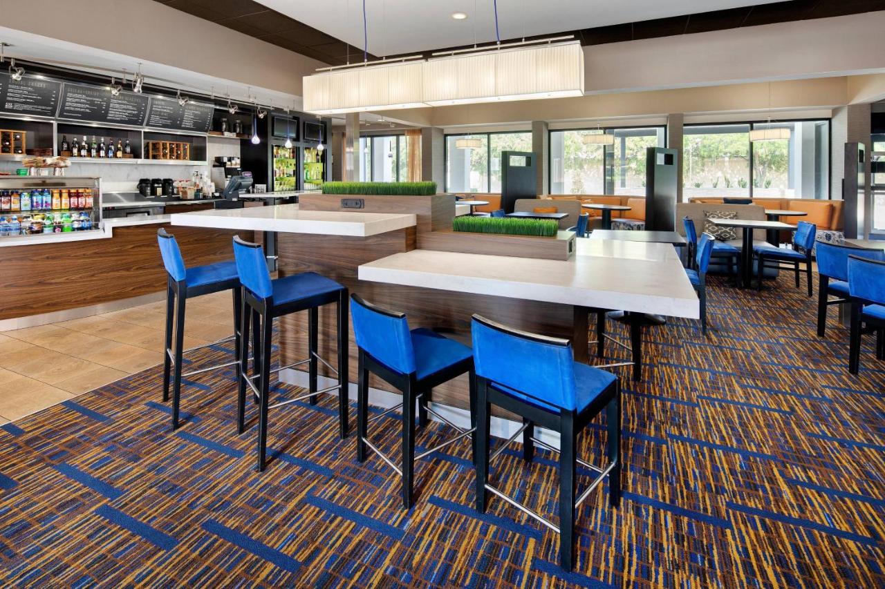  | Courtyard by Marriott Addison Midway