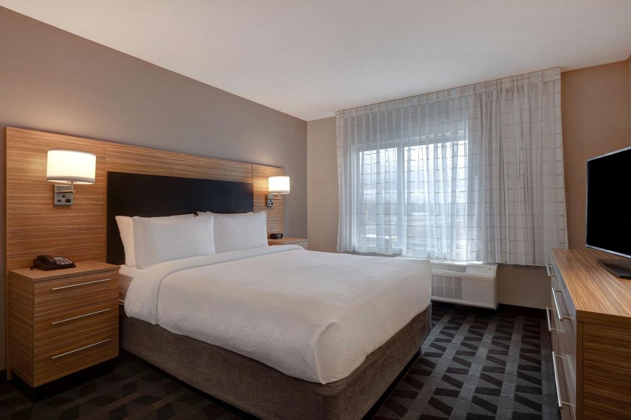 One-Bedroom Queen Suite with Sofa Bed at TownePlace Suites by Marriott Monroe