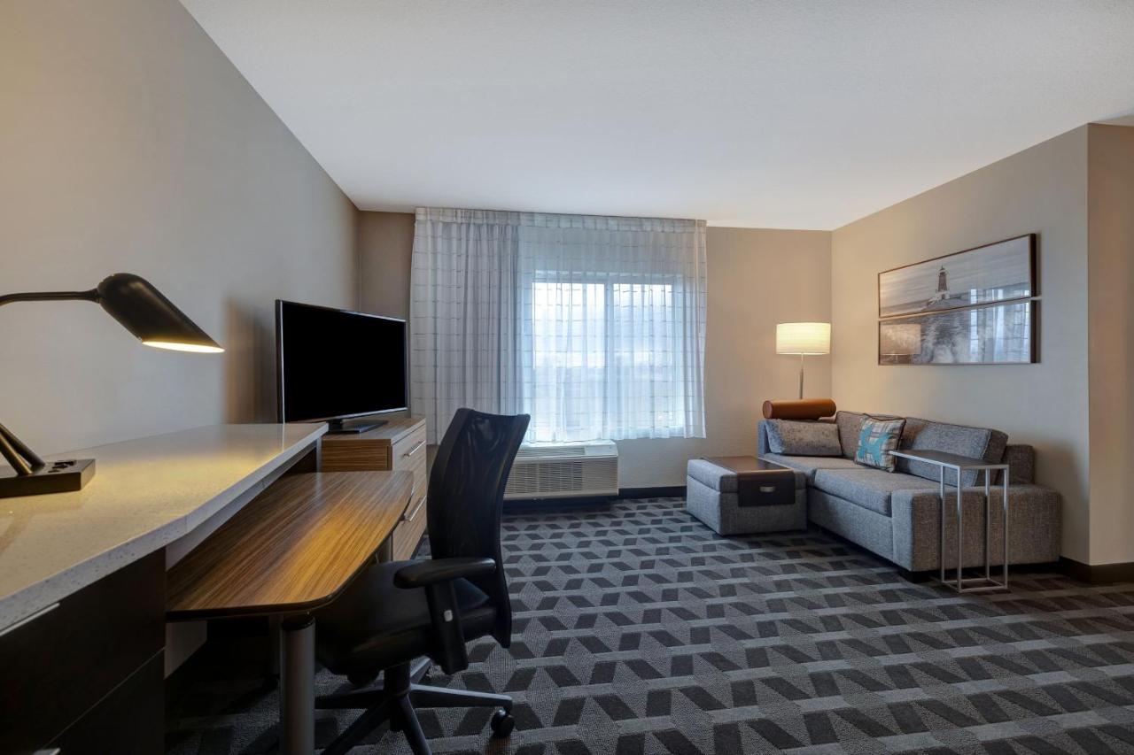 One-Bedroom Queen Suite with Sofa Bed at TownePlace Suites by Marriott Monroe