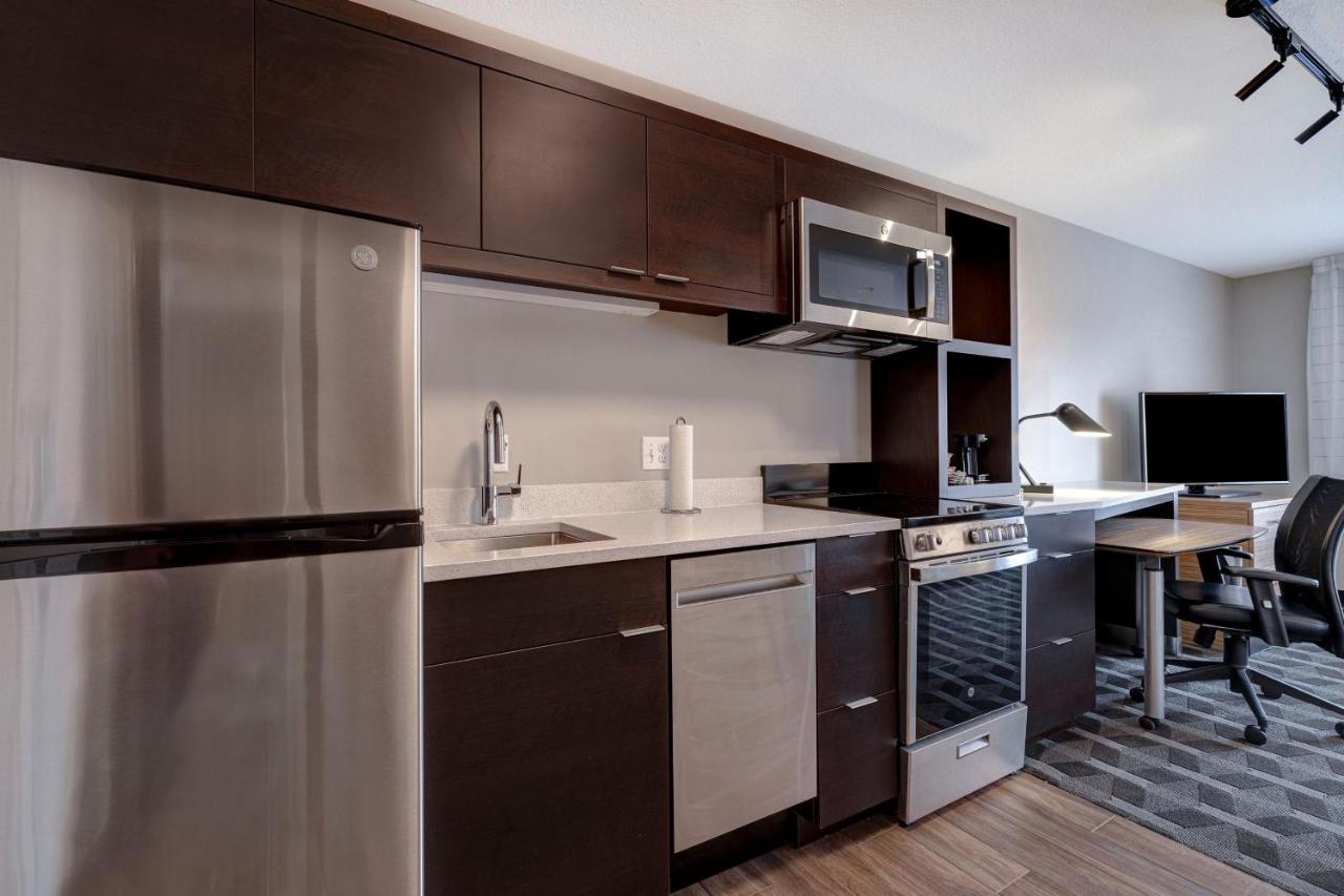 One-Bedroom Queen Suite with Sofa Bed at TownePlace Suites by Marriott Monroe