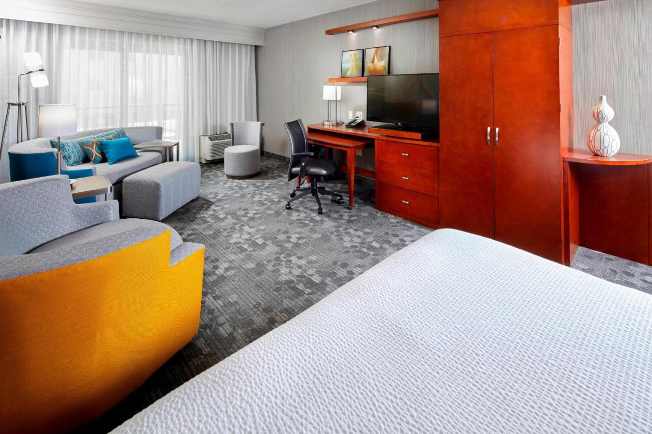  | Courtyard by Marriott San Antonio Six Flags at The RIM
