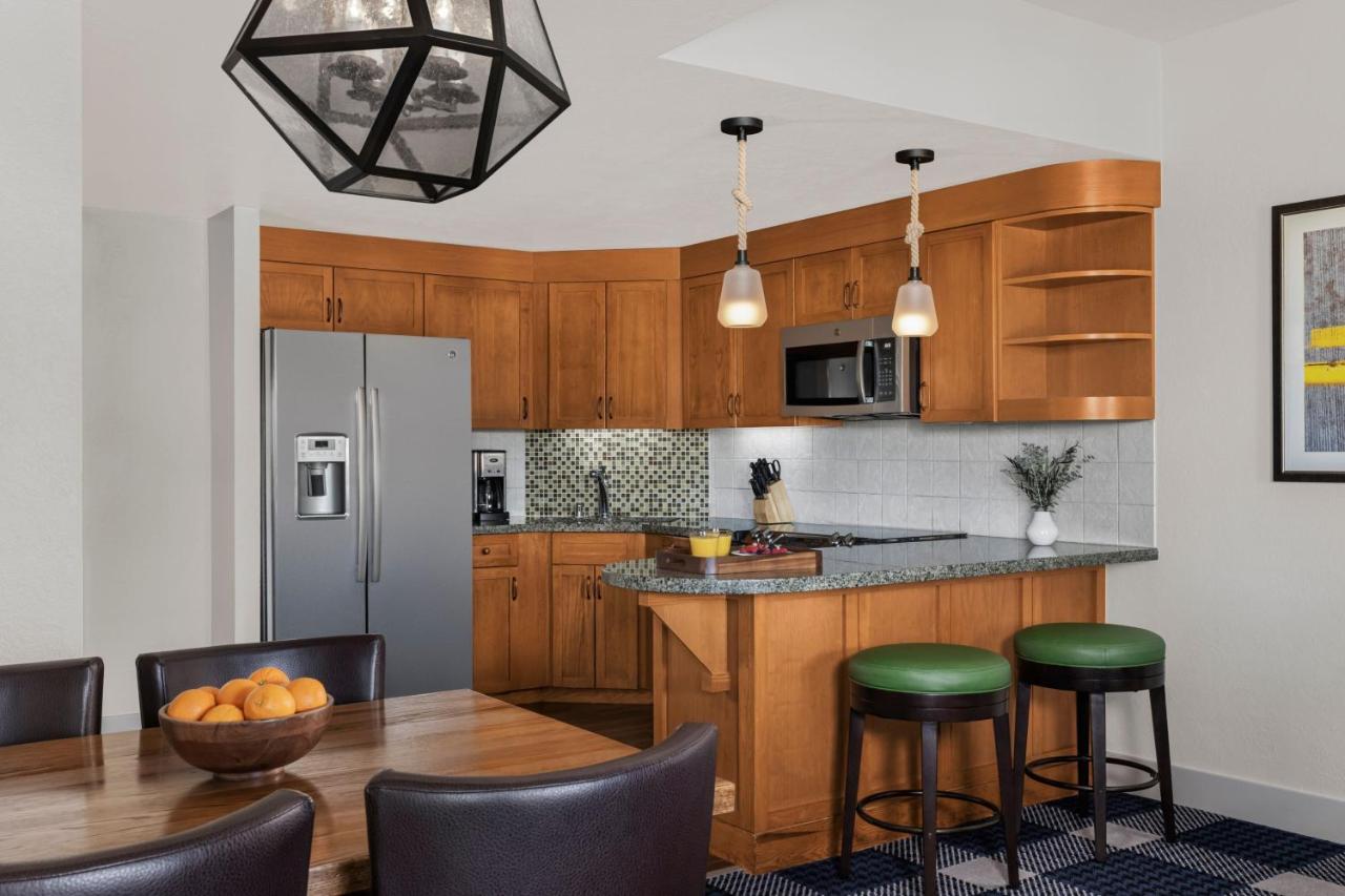 Large One-Bedroom Suite with Fireplace at Marriott Grand Residence Club, Lake Tahoe – 1 to 3 bedrooms & Pent