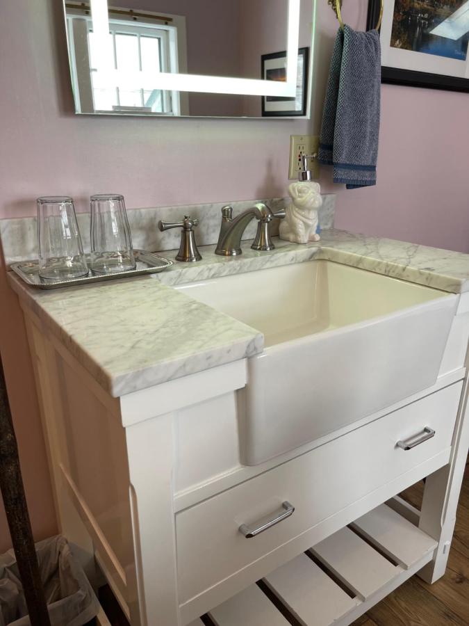 | Carriage House Bed & Breakfast