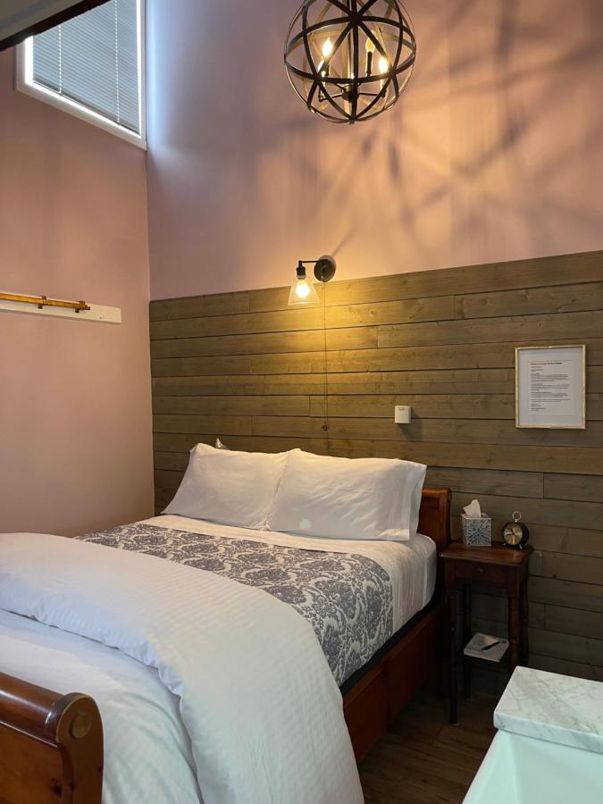 | Carriage House Bed & Breakfast