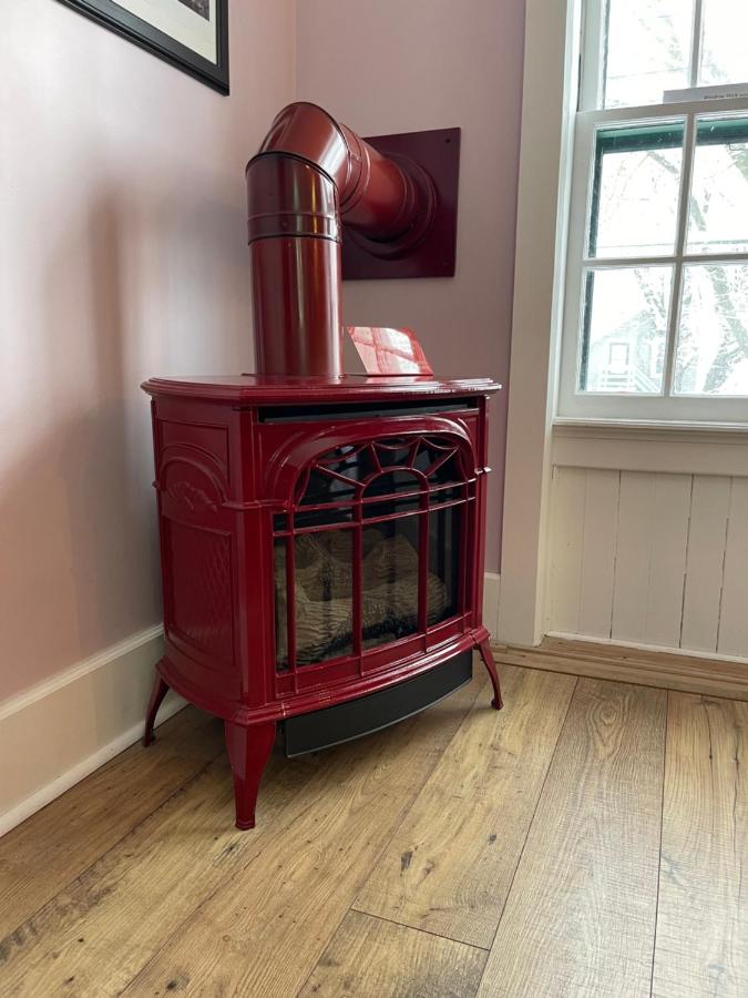| Carriage House Bed & Breakfast