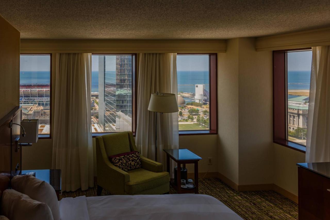 Corner King, 1 King Bed (Lake, Stadium & City View) at Cleveland Marriott Downtown at Key Tower